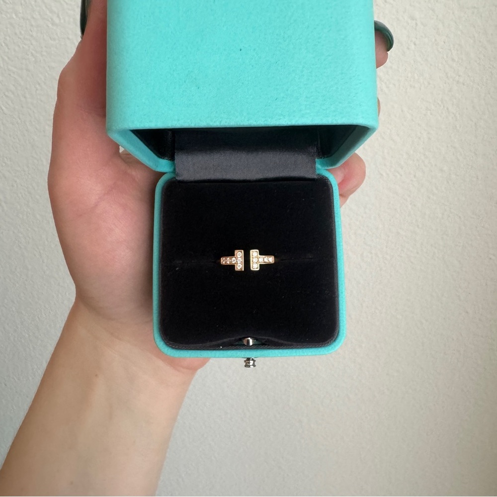 ⭐️Tiffany⭐️T Diamond 18K Gold Wire Ring - Picture 3 of 12